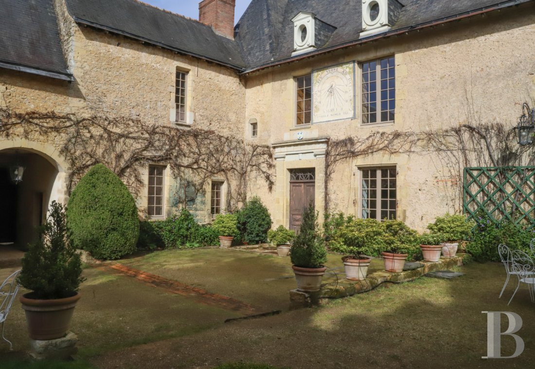 À Durtal, en Haut-Anjou, un ancien prieuré du 11e siècle et son jardin clos de murs - photo  n°6